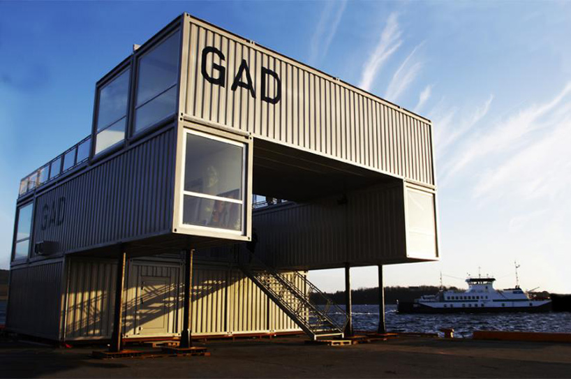 由 MMW 设计的 GAD 画廊通过正交式组合创造了极具特色的造型,集装箱房屋,集装箱建筑,集装箱住宅,集装箱活动房,住人集装箱