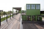 在有机农场上二手集装箱建造的酒店和办公室