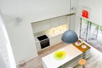 由两个运输集装箱设计的生态环保型住宅